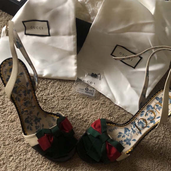 gucci flip flops bow